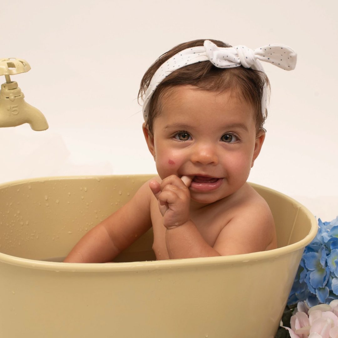 Fotografia-infantil-en-Zaragoza_Cumpleaños-Bebe-Bañera_Gabriela-Mallea_170-min