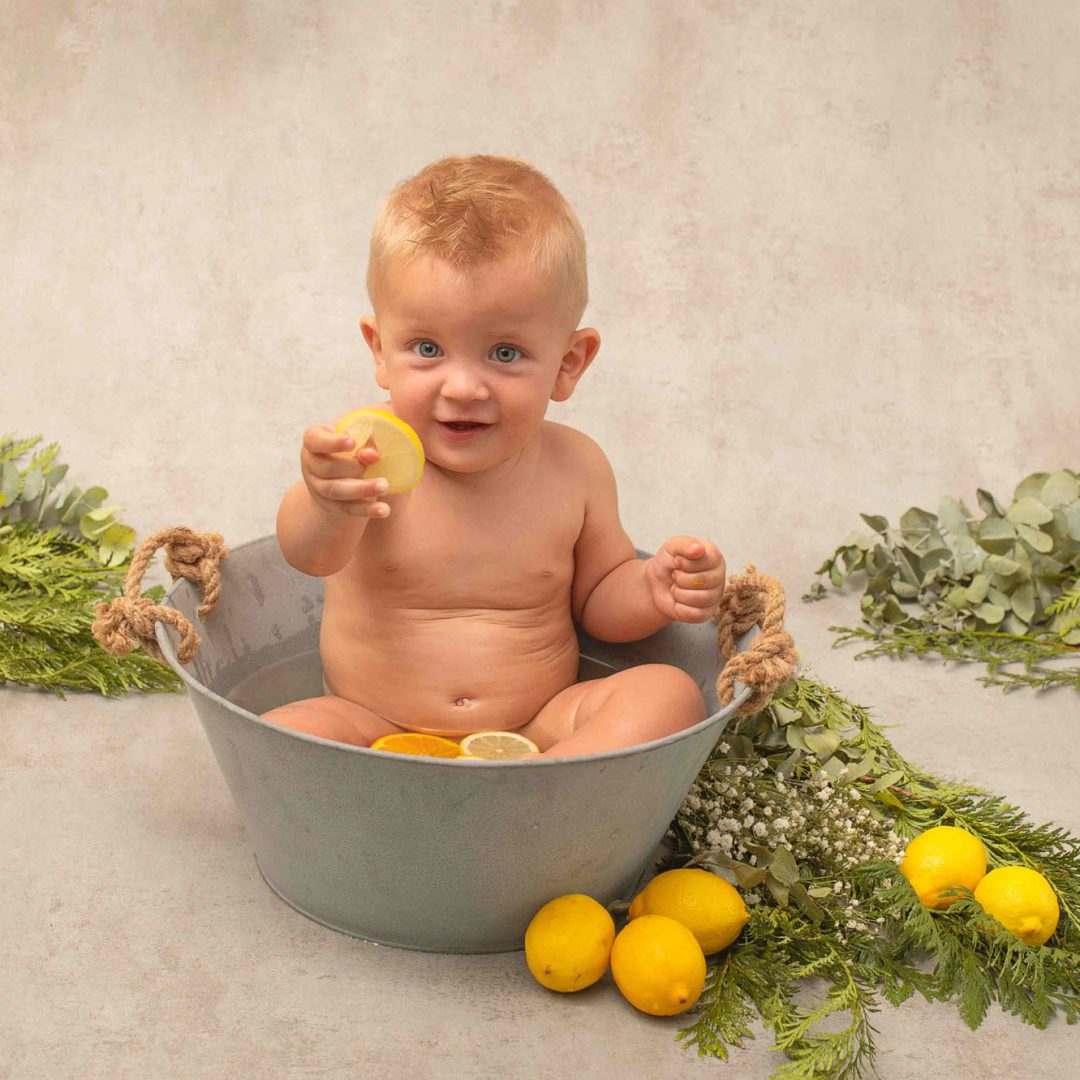 Fotografia-infantil-en-Zaragoza_Cumpleaños-Bebe-Bañera_Gabriela-Mallea_180-min